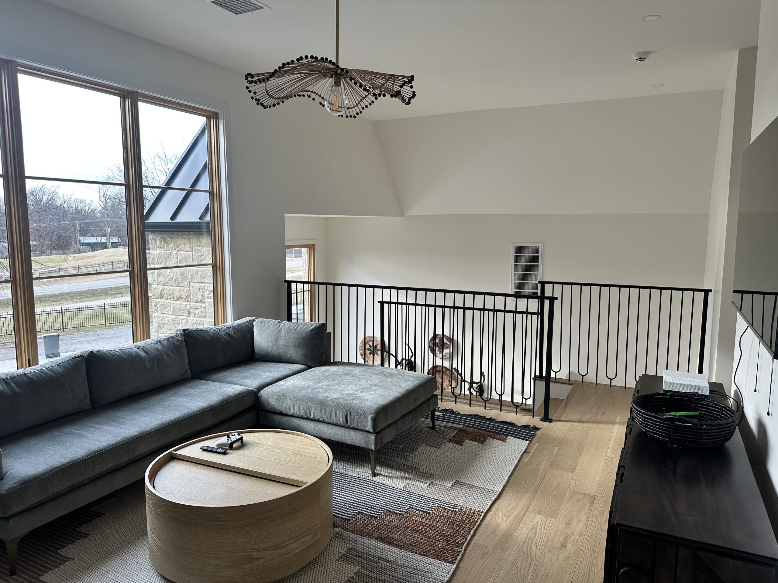 Upper Level Second Living Space w/ Comfy Sectional, Smart TV & Video Games