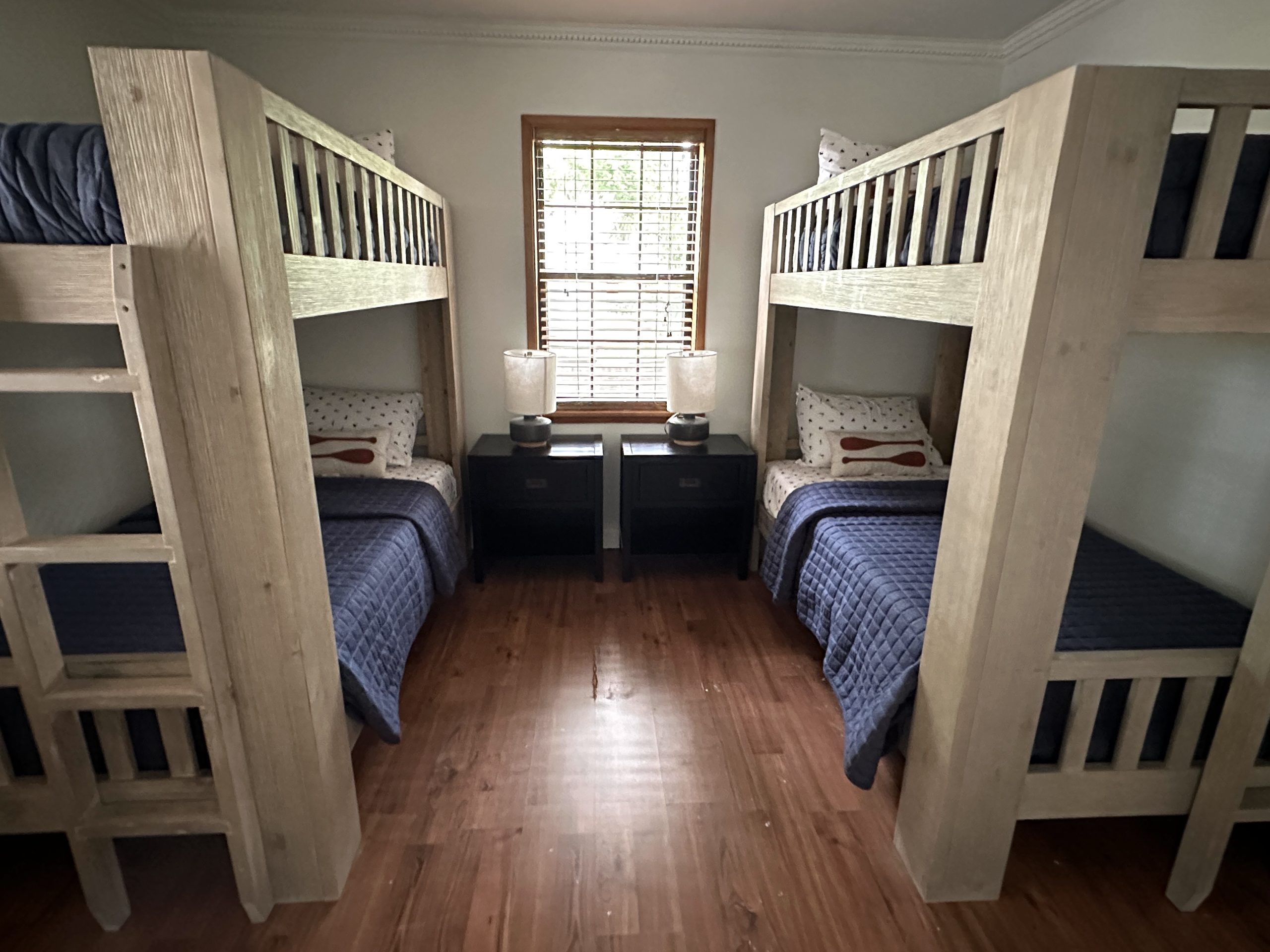 Bunk room #1 w/ 2 bunk beds