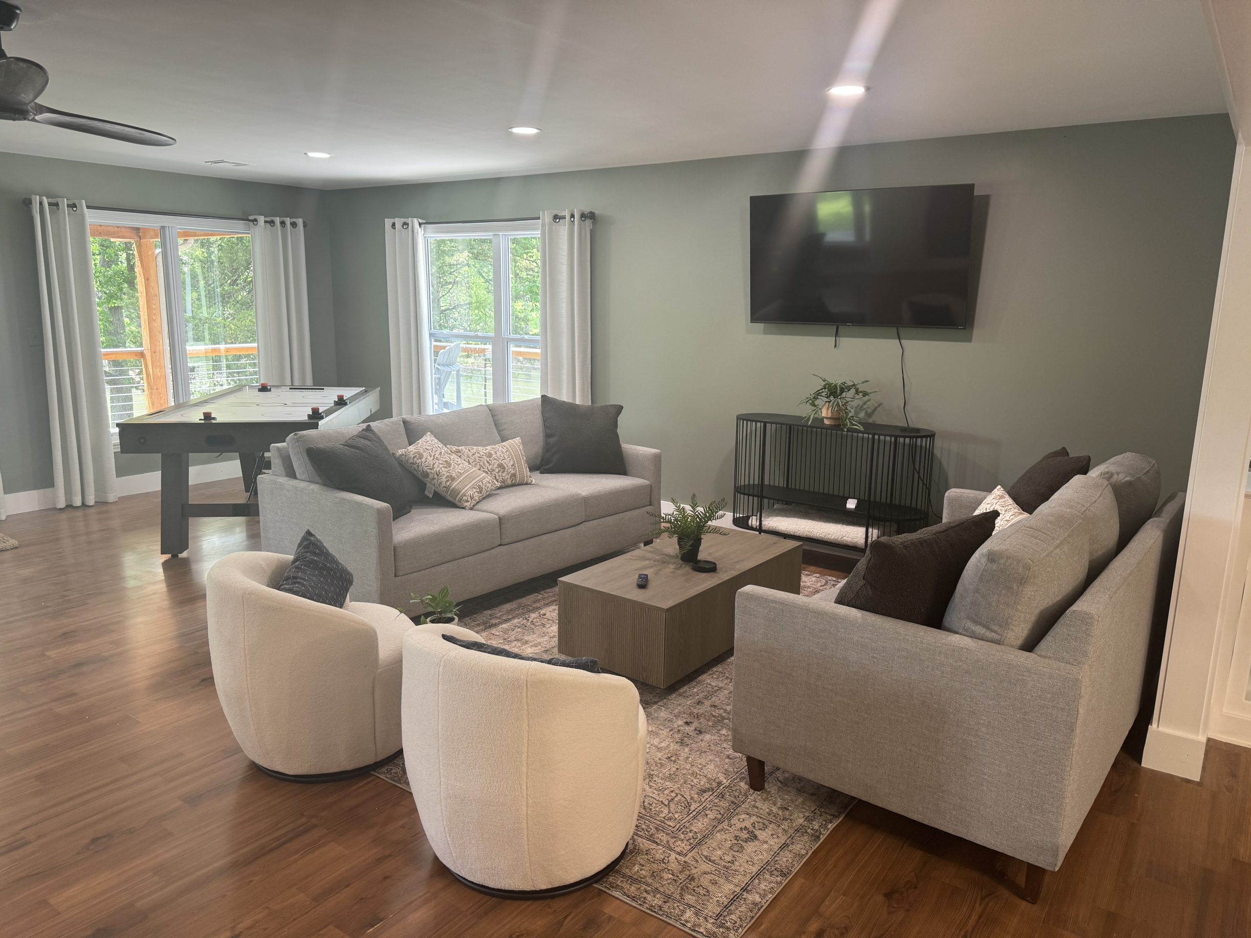 Gameroom w/ TV area, Air hockey, pool table